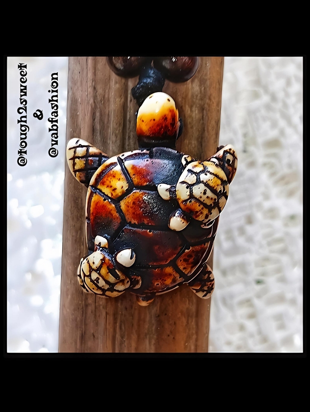 🆕️ARTISAN CARVED RESIN MAMA & BABIES ADJUSTABLE NECKLACE (A5) GIFT BOXED